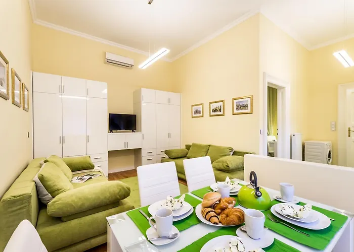 Kiwi In The Heart Of With Free Parking